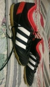 Indoor soccer shoes